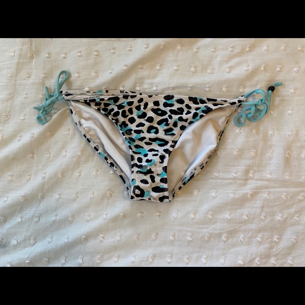 Xhilaration Cheetah Bikini Bottoms | Size Medium